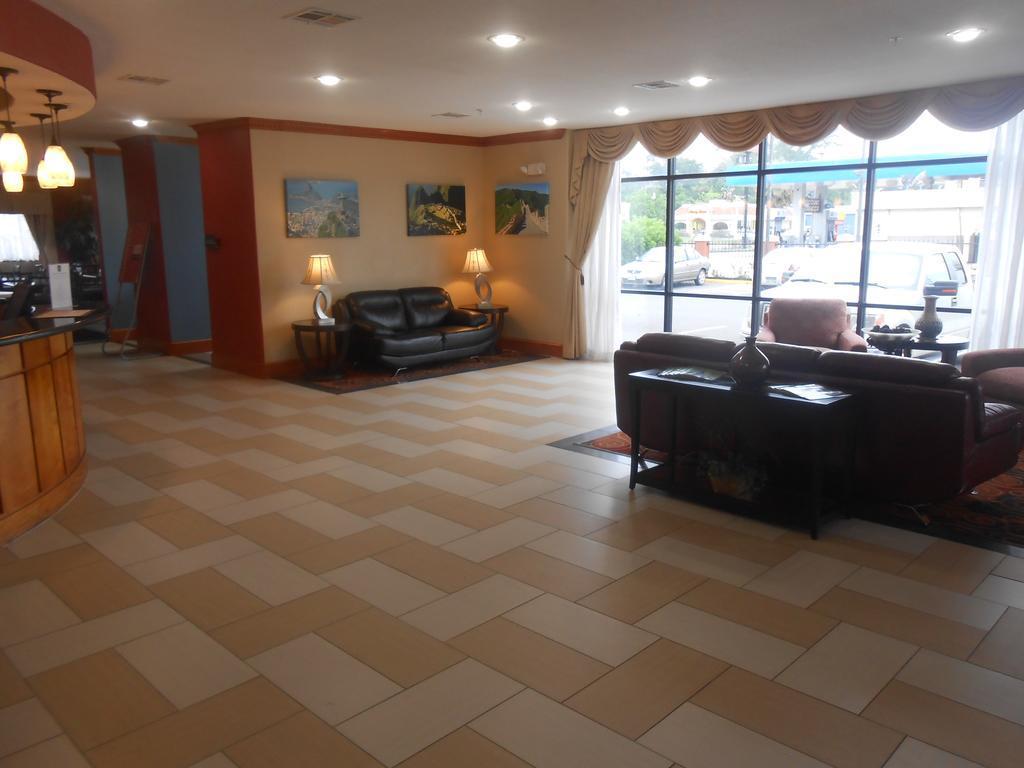 Comfort Suites Lake Charles Bagian luar foto