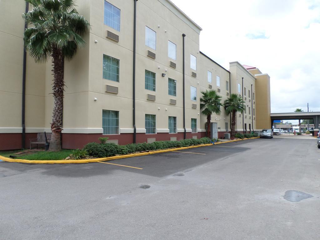 Comfort Suites Lake Charles Bagian luar foto