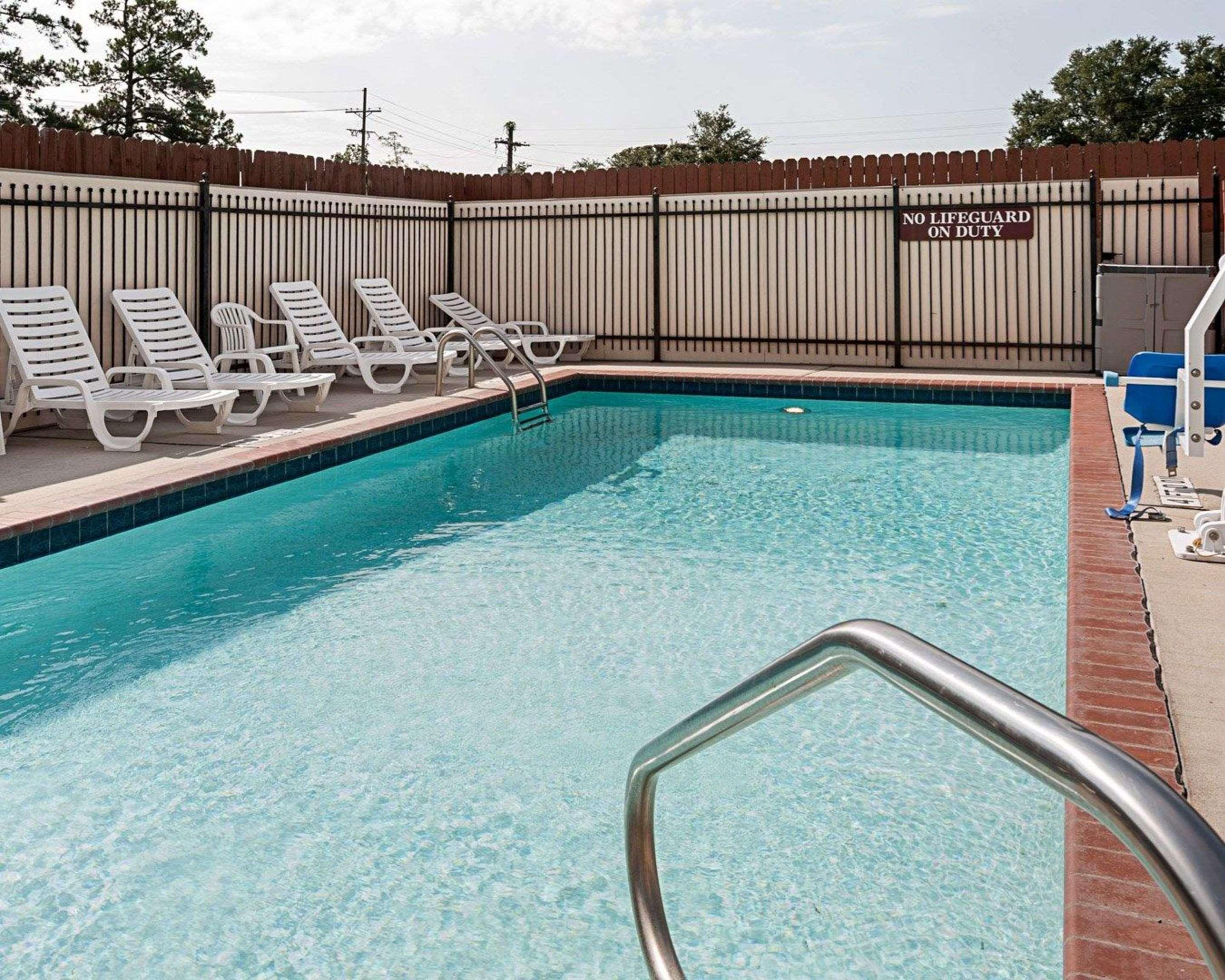 Comfort Suites Lake Charles Bagian luar foto