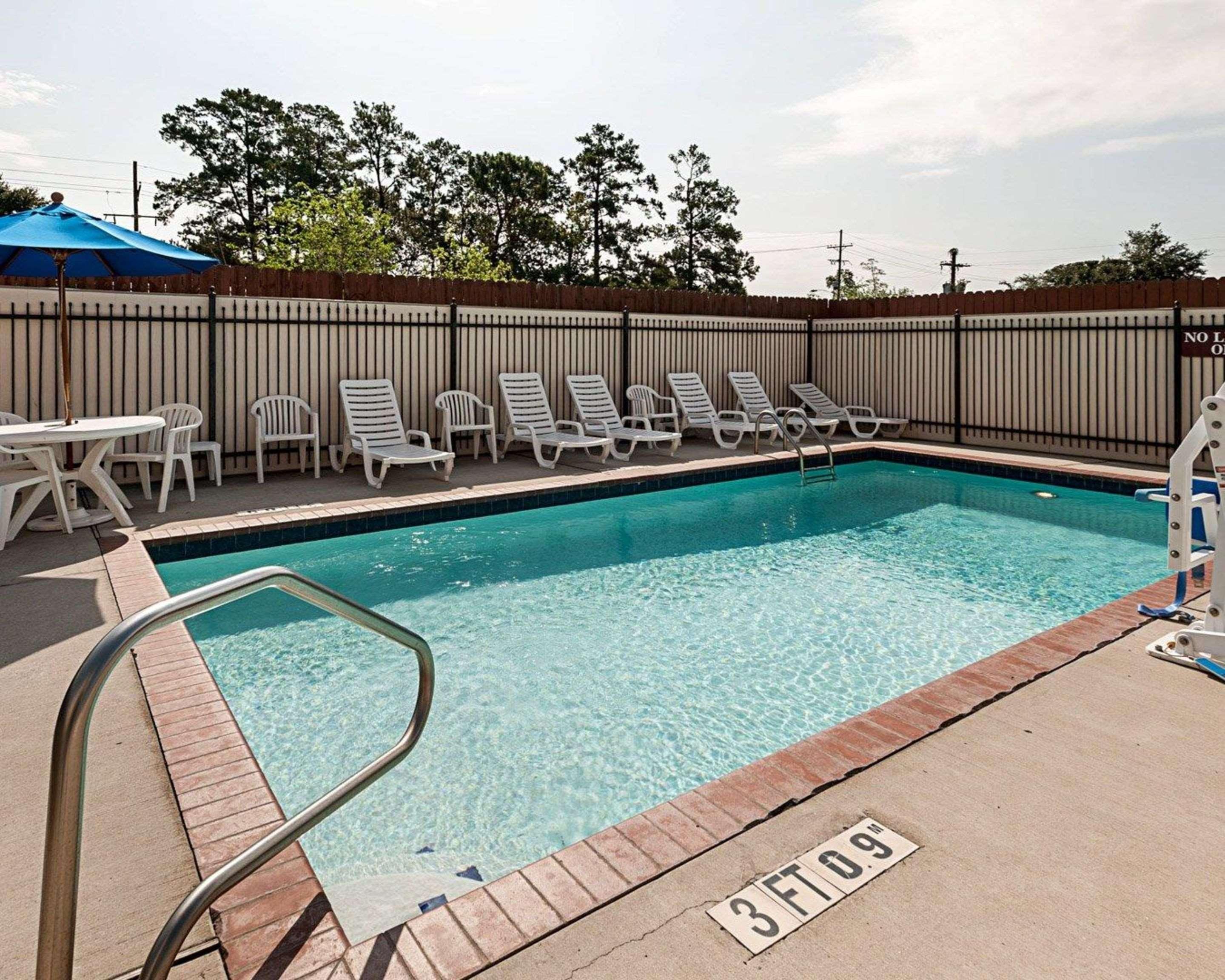 Comfort Suites Lake Charles Bagian luar foto