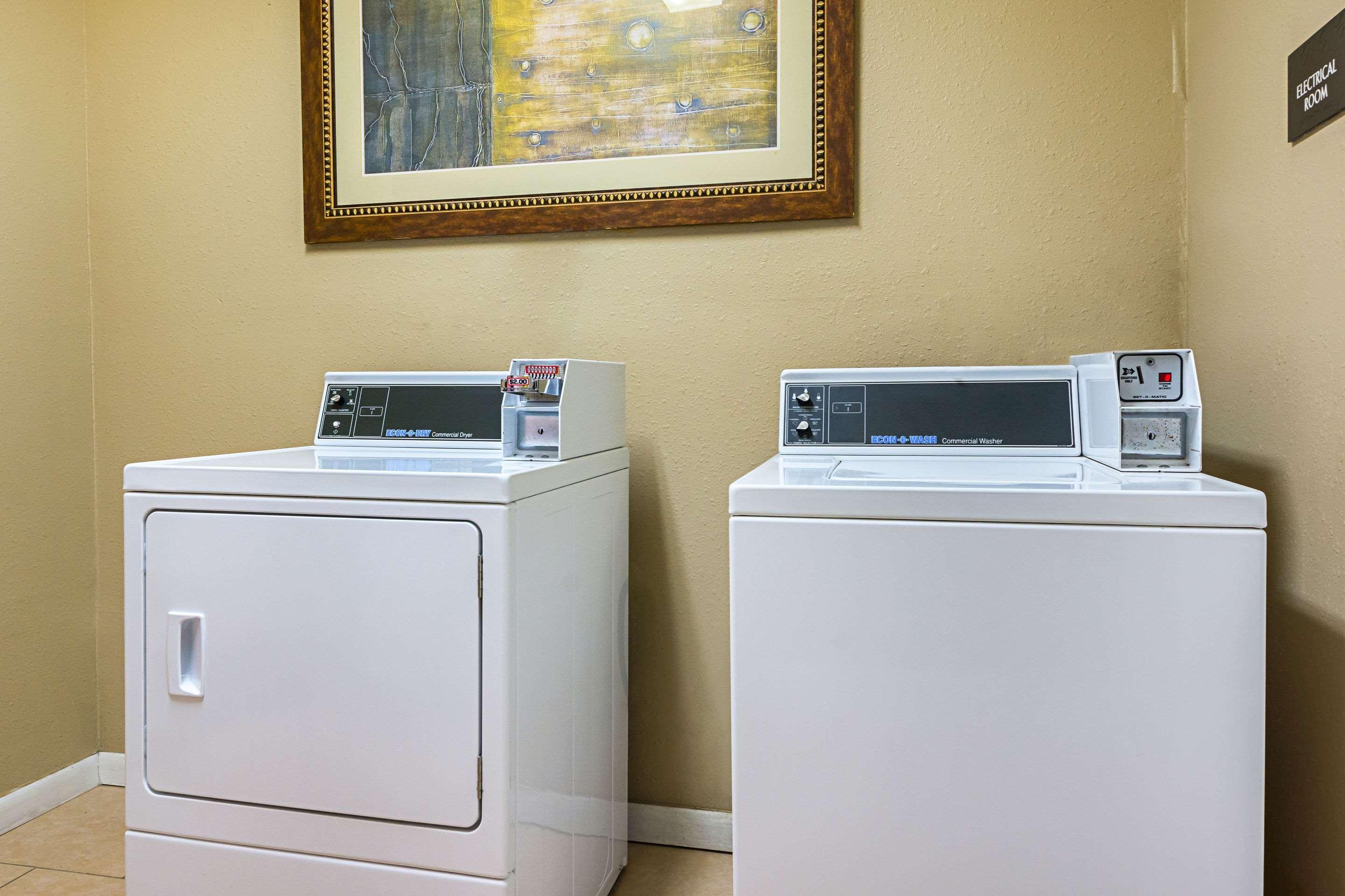Comfort Suites Lake Charles Bagian luar foto