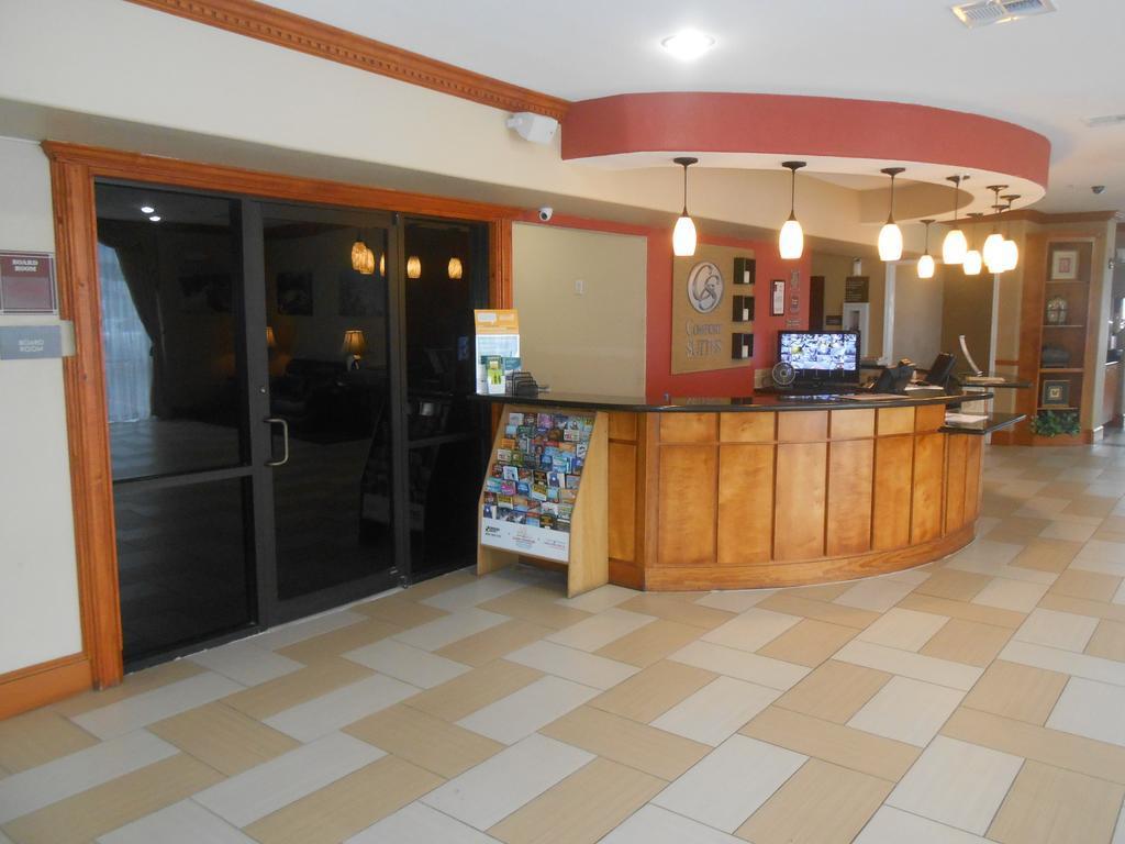 Comfort Suites Lake Charles Bagian luar foto