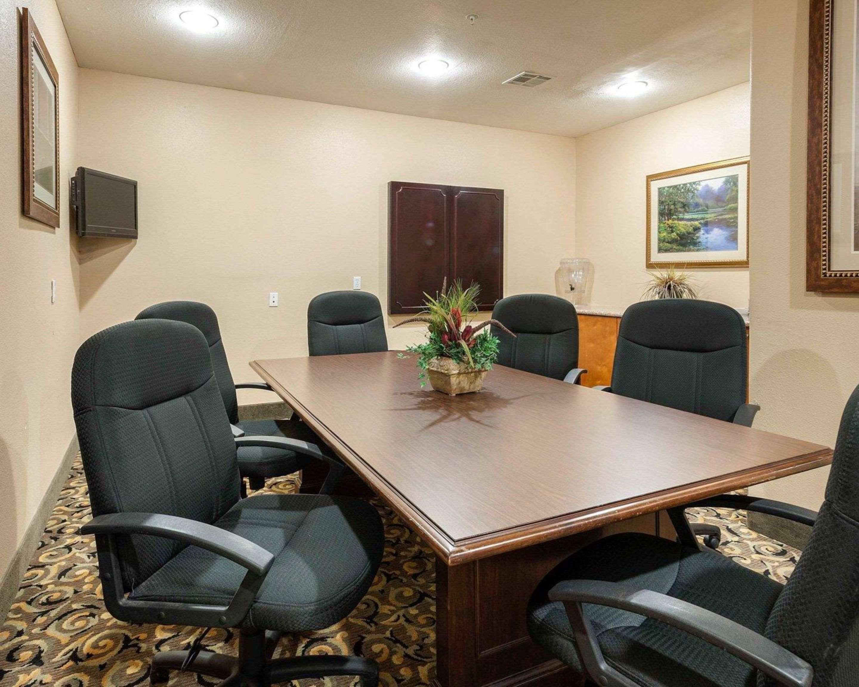 Comfort Suites Lake Charles Bagian luar foto