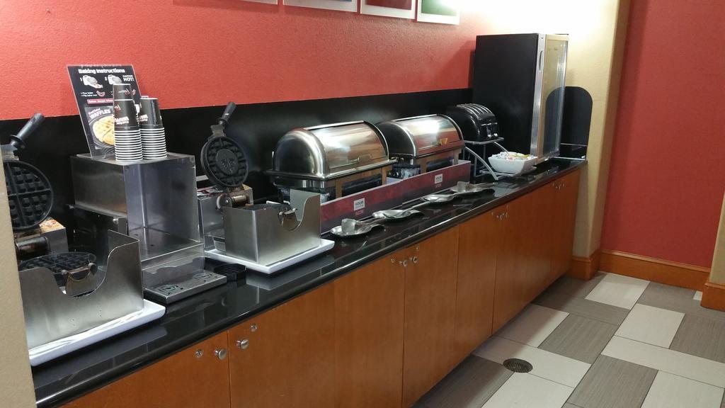 Comfort Suites Lake Charles Bagian luar foto