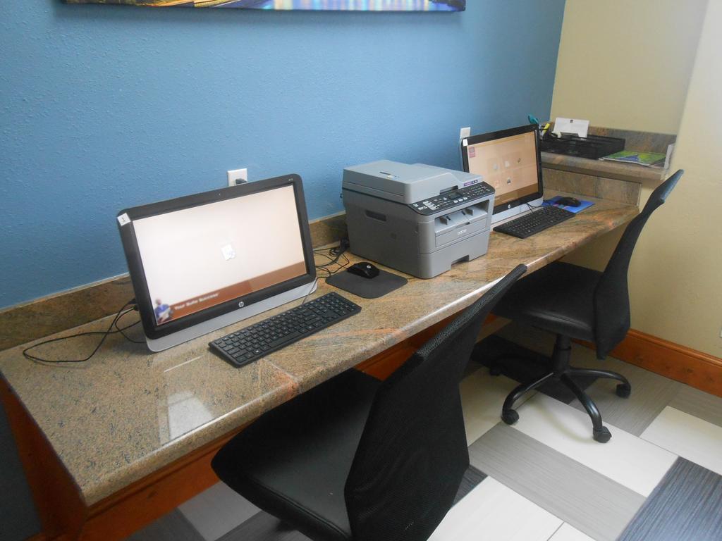 Comfort Suites Lake Charles Bagian luar foto
