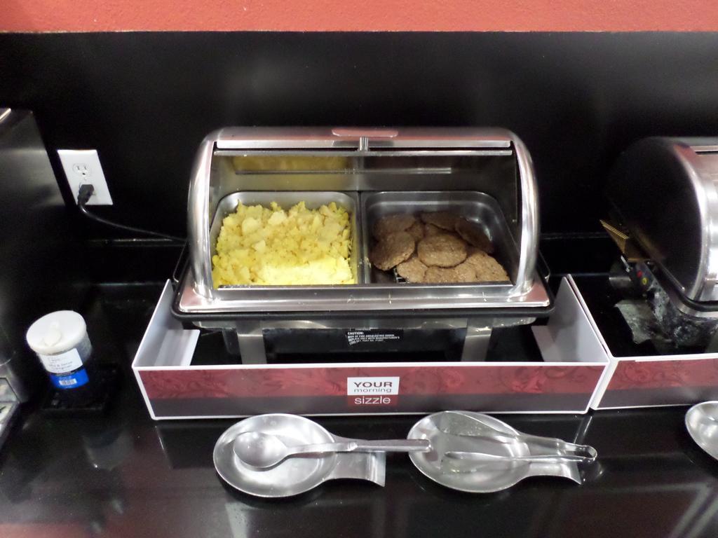 Comfort Suites Lake Charles Bagian luar foto