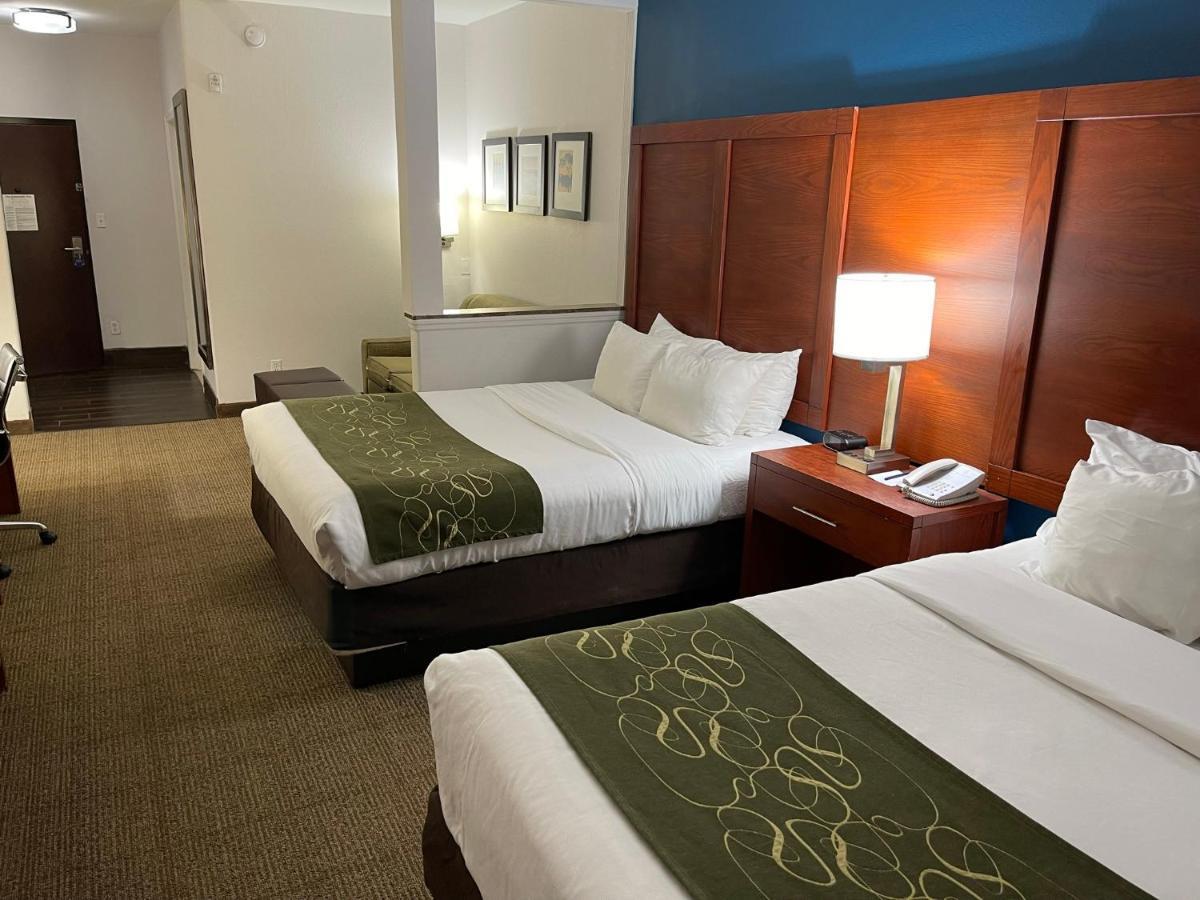 Comfort Suites Lake Charles Bagian luar foto
