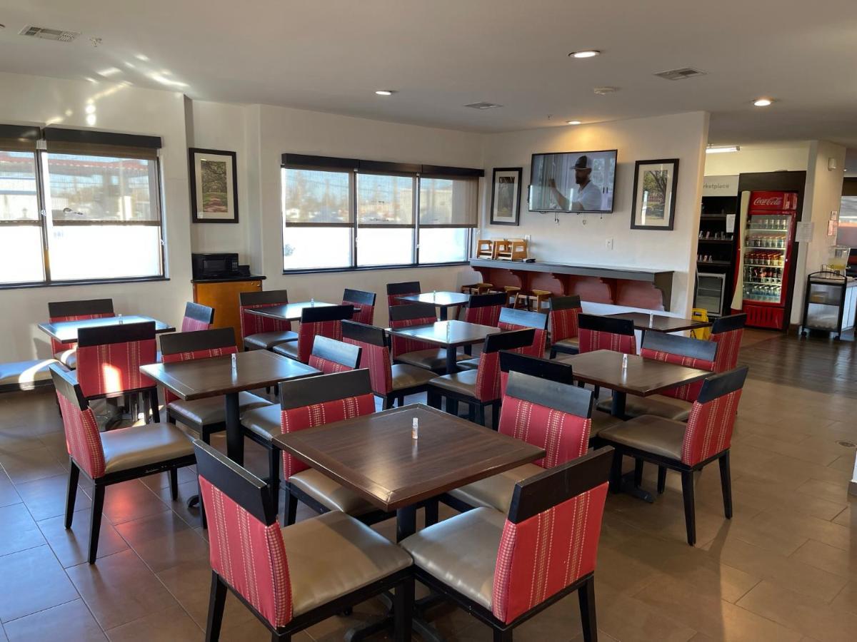 Comfort Suites Lake Charles Bagian luar foto