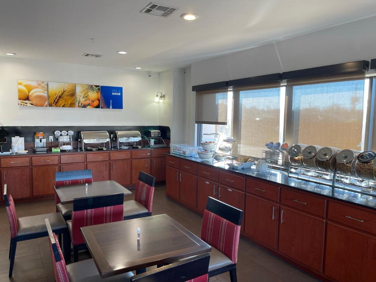 Comfort Suites Lake Charles Bagian luar foto