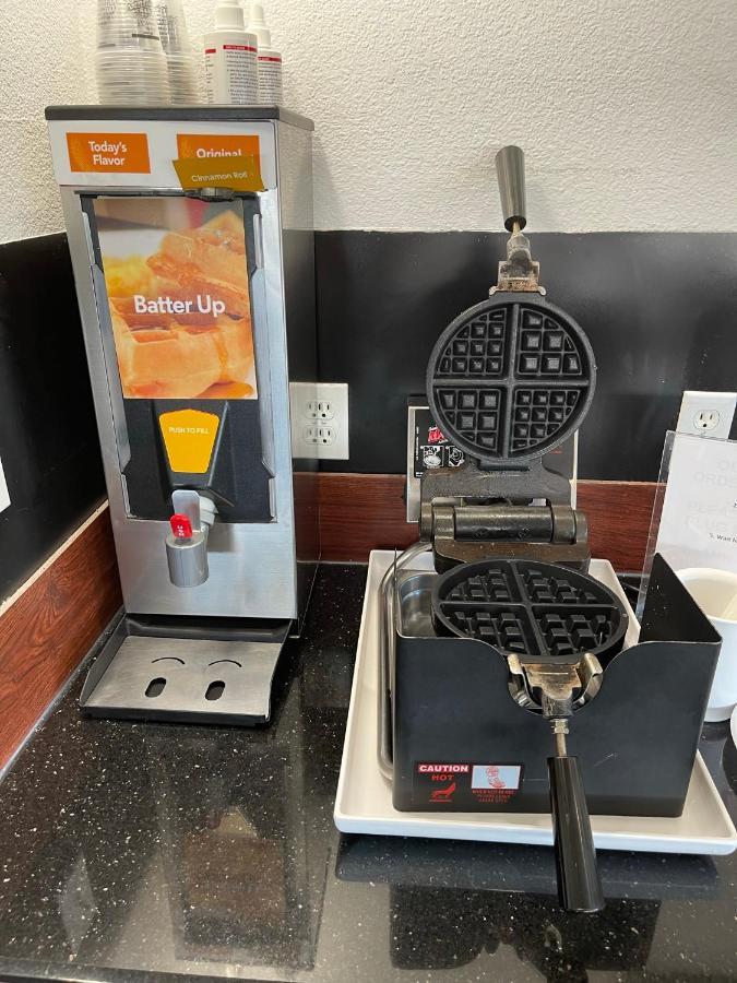 Comfort Suites Lake Charles Bagian luar foto