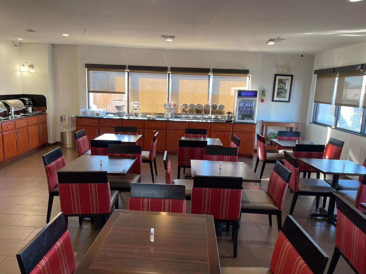 Comfort Suites Lake Charles Bagian luar foto