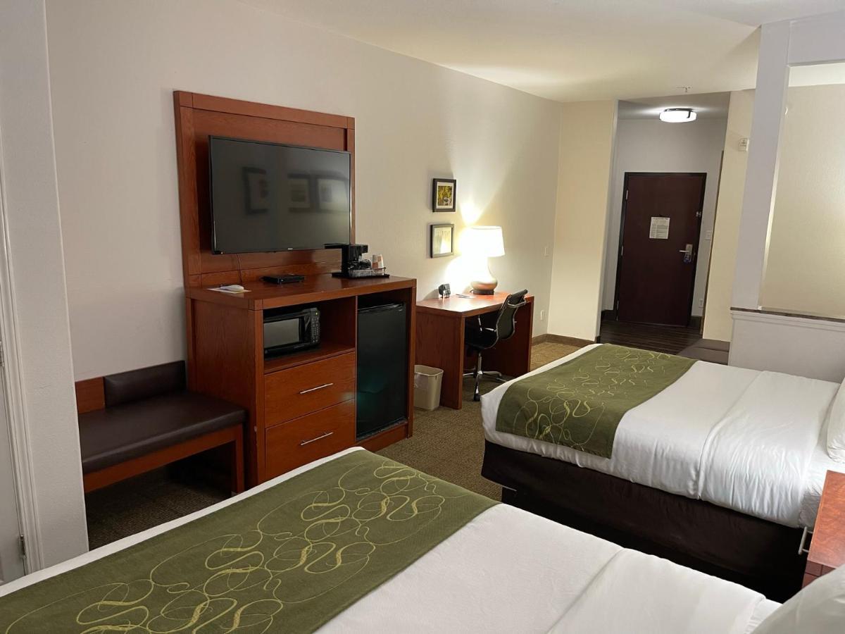 Comfort Suites Lake Charles Bagian luar foto