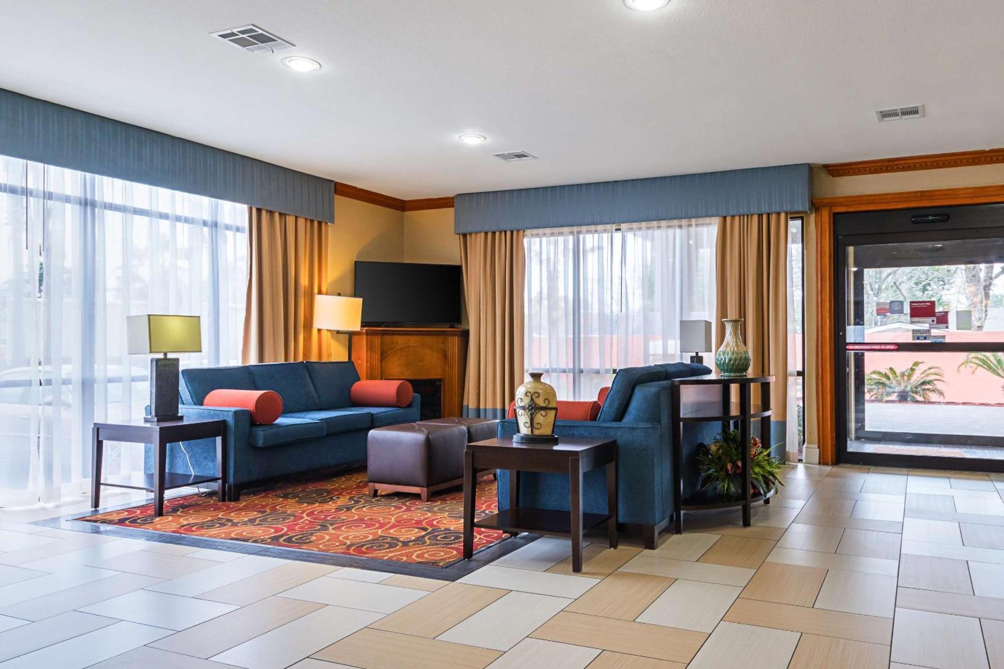 Comfort Suites Lake Charles Bagian luar foto