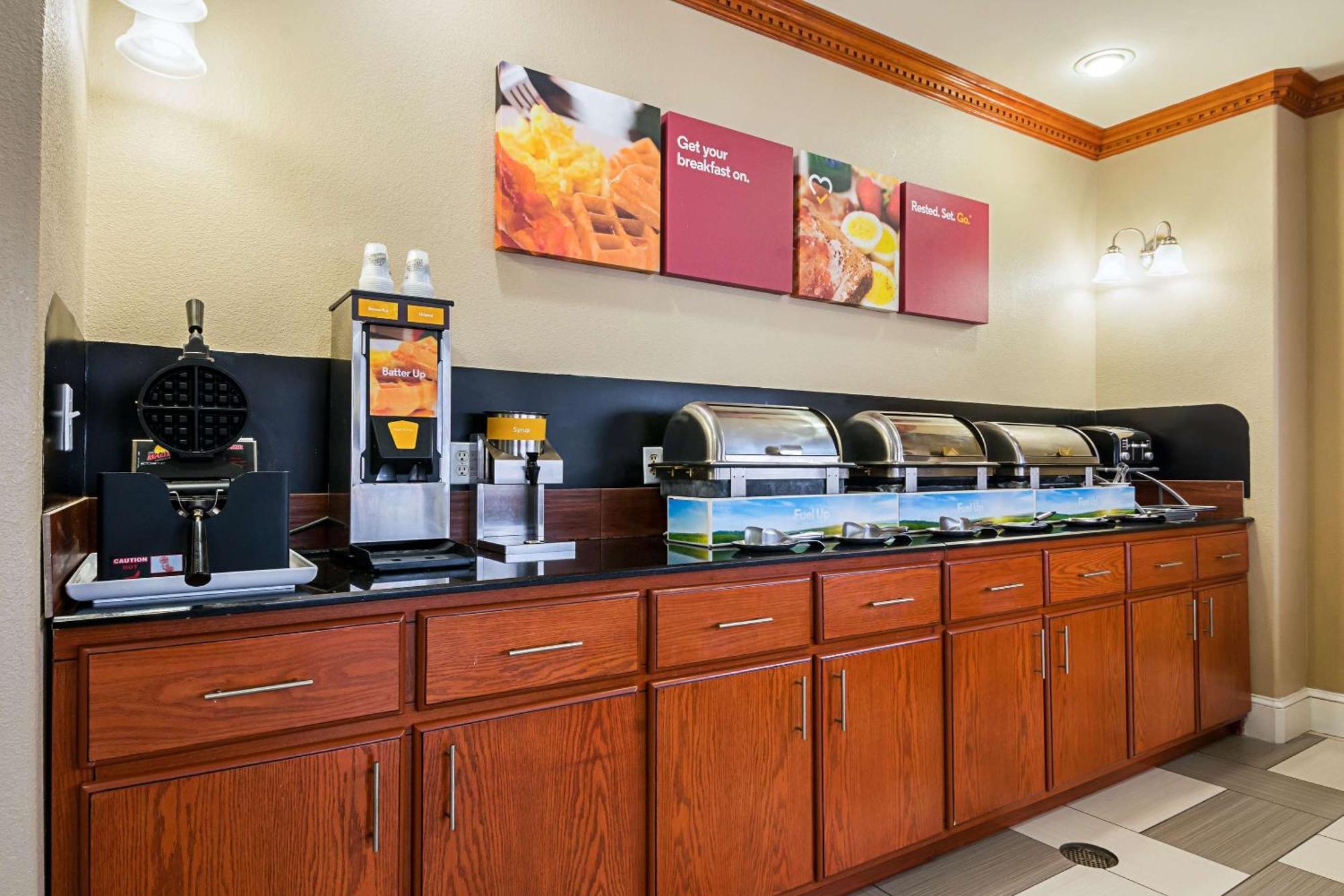 Comfort Suites Lake Charles Bagian luar foto