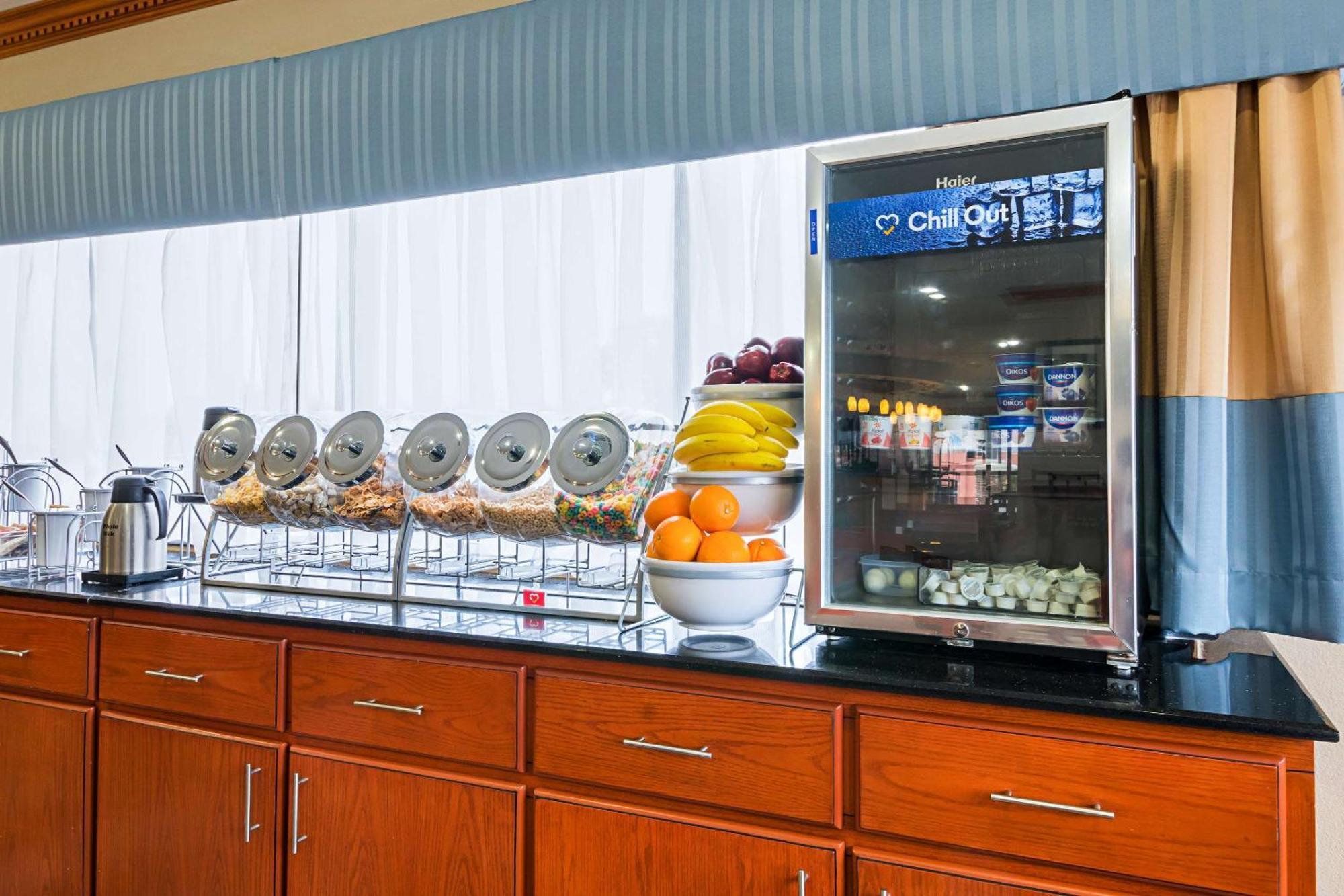 Comfort Suites Lake Charles Bagian luar foto
