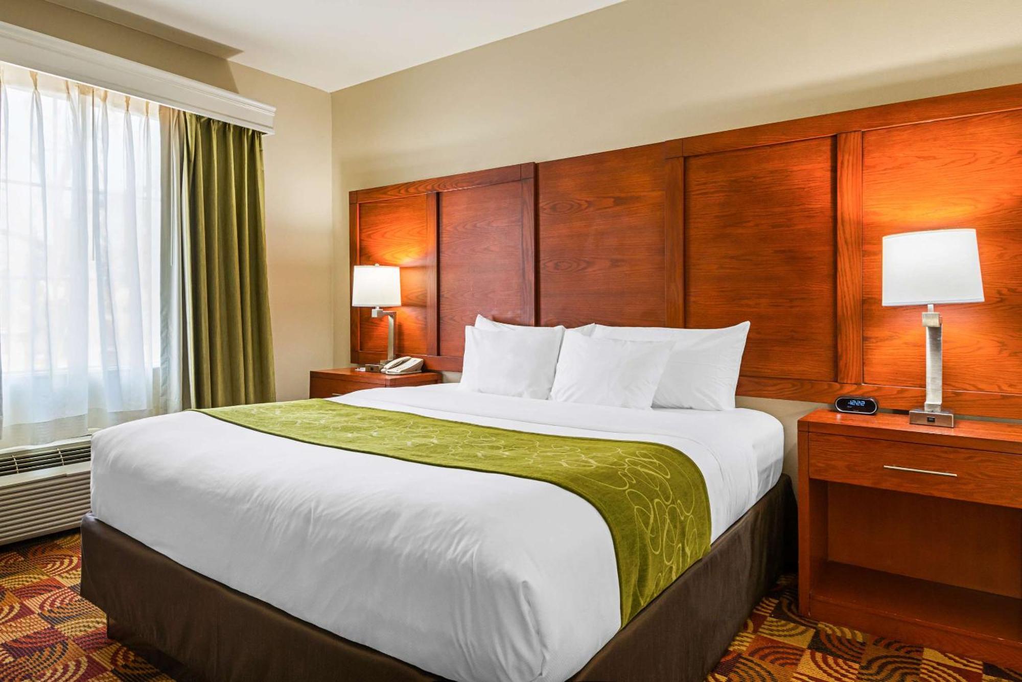 Comfort Suites Lake Charles Bagian luar foto
