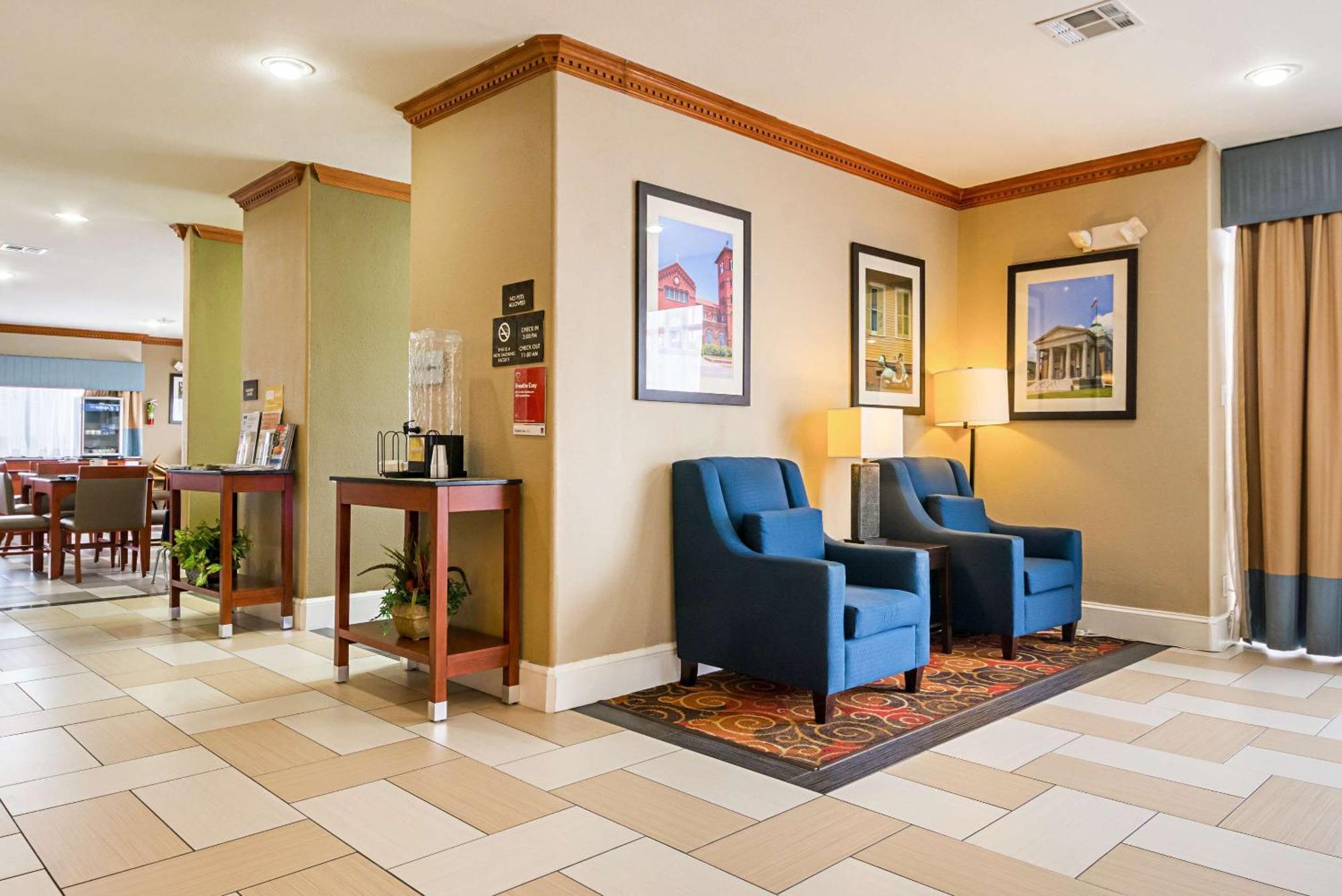 Comfort Suites Lake Charles Bagian luar foto