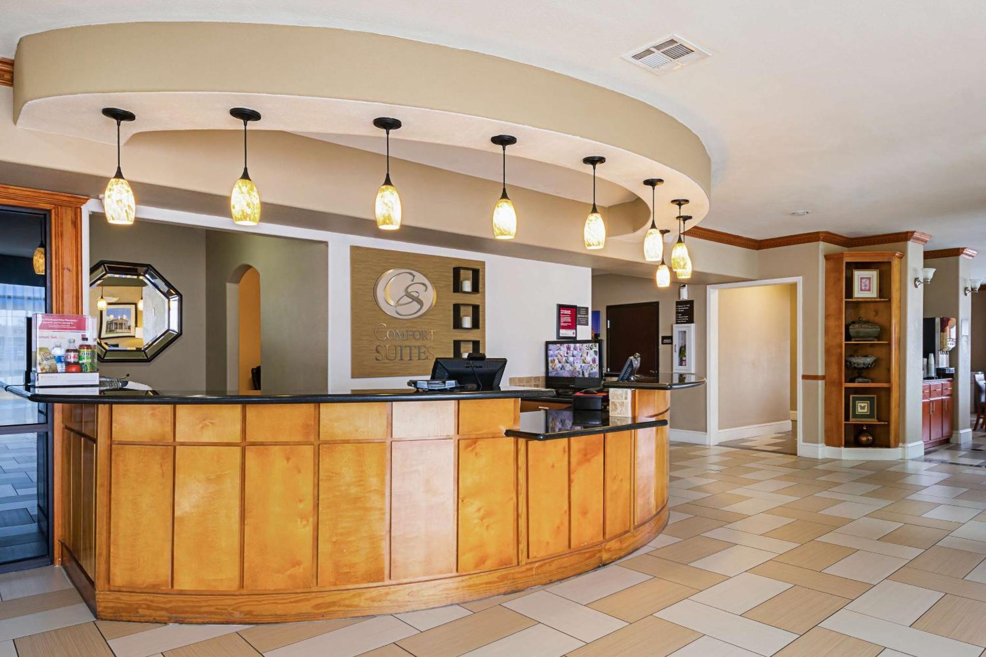 Comfort Suites Lake Charles Bagian luar foto