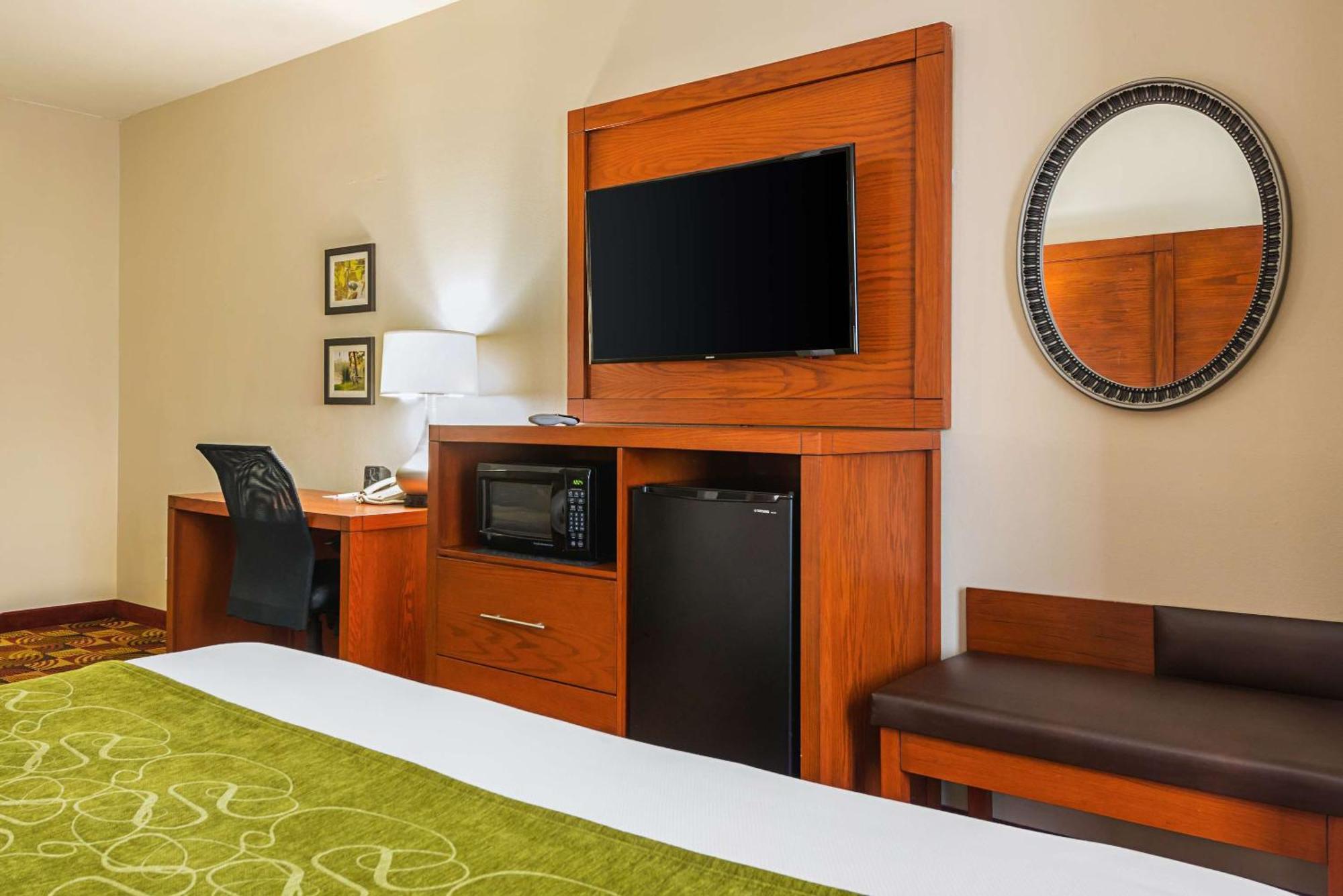 Comfort Suites Lake Charles Bagian luar foto